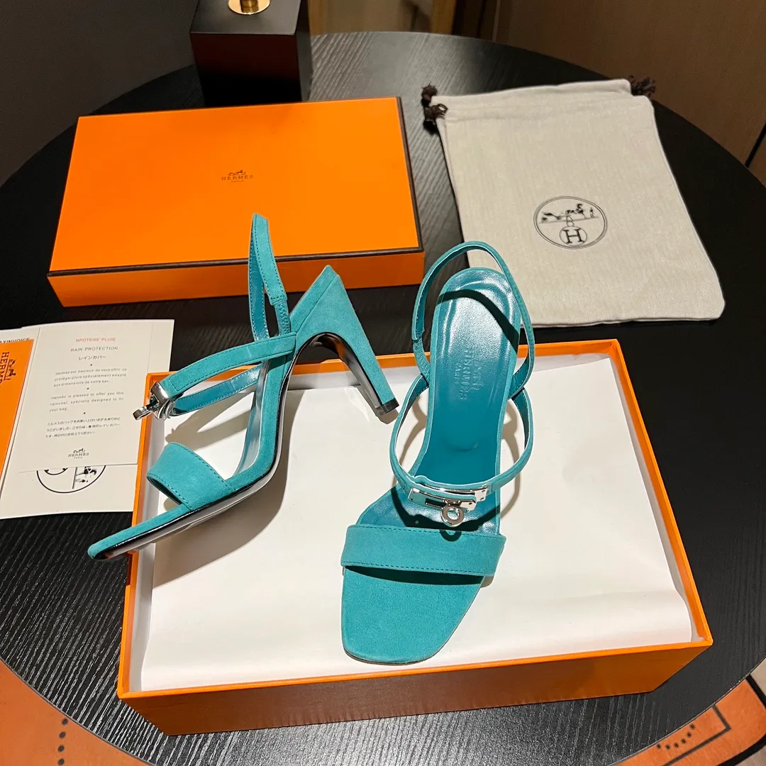 👟👟Ex-factory price 600👟👟 💋💋Continue the classics Hermes Classic H high-heeled sandals series————————Fashionable classic and versatile super comfortable It took half a year to disassemble the original version and develop it with craftsmanship and perfection in every detail Simple and smooth design to create a fashionable, classic and soft look 🥰🥰 Material: Original custom-made sheep suede, sheepskin lining for feet, Italian genuine leather outsole ▪️Heel height: 9cm ▪️SIZE: 34-42 (34.41 42 customized, non-returnable and non-exchangeable)